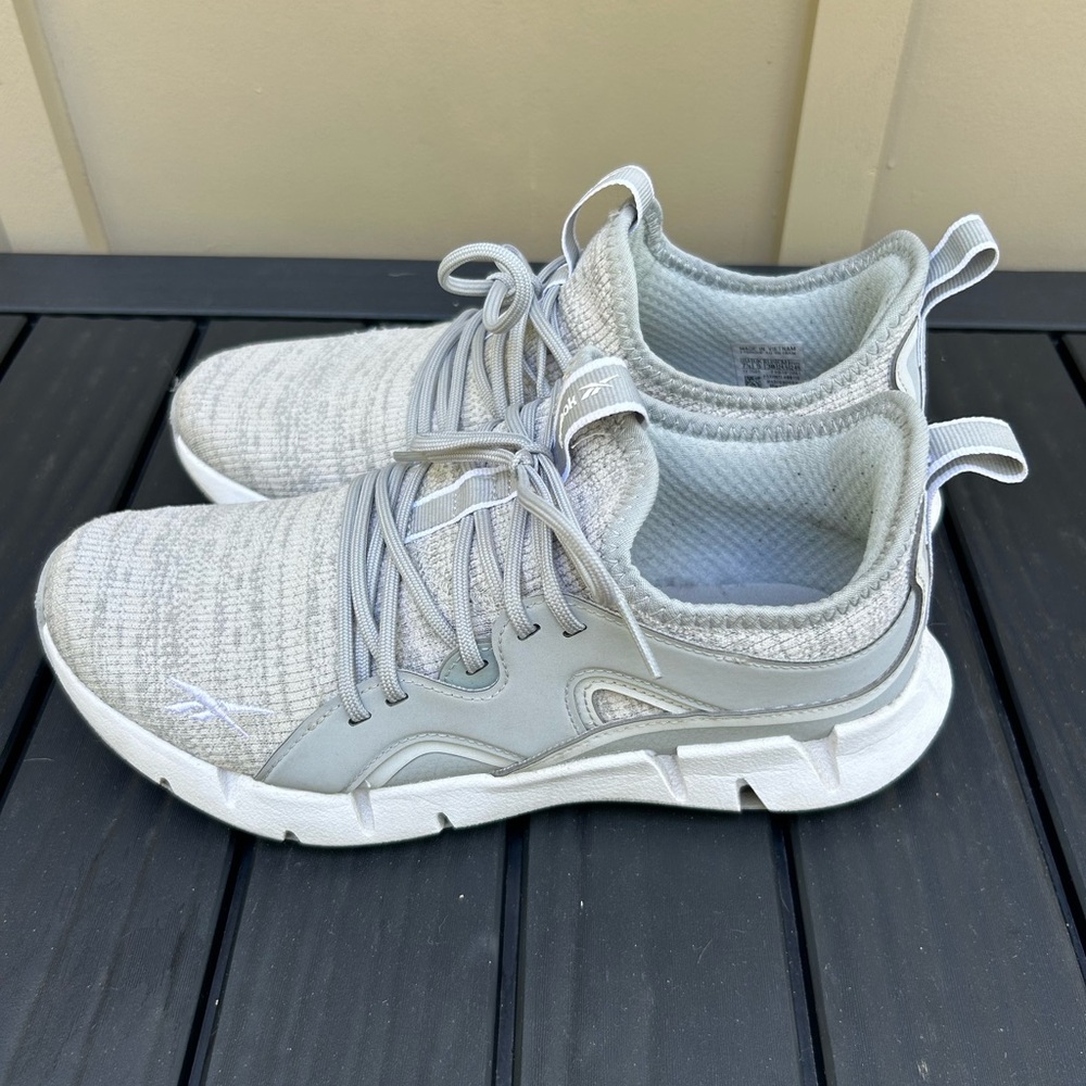 Women’s Reebok size 7.5 - Picture 3 of 6